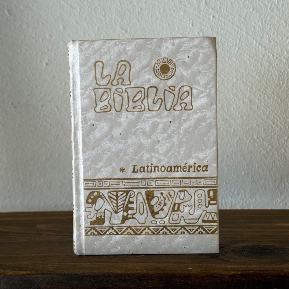 Vintage 2005 La Biblia Latinoamérica Spanish Bible White Hardcover